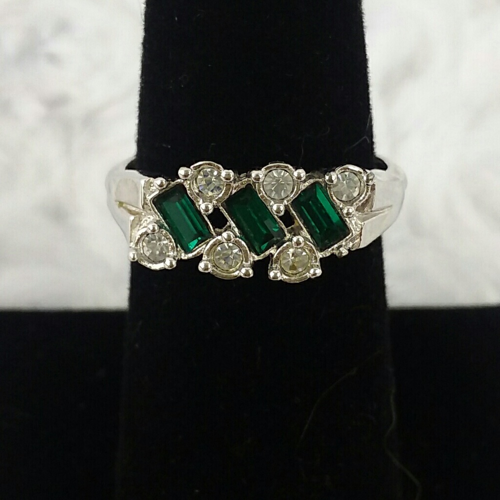 Vintage Avon Jeweled Fashion Cocktail Ring